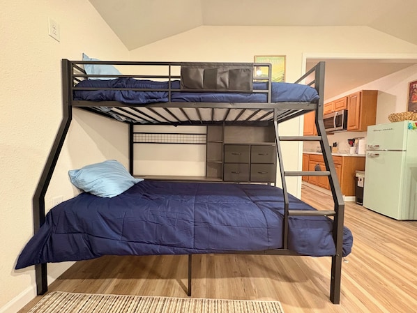 1 bedroom, bed sheets
