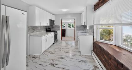Perfect 3-bedroom house with AC in lovely Bay Shore
