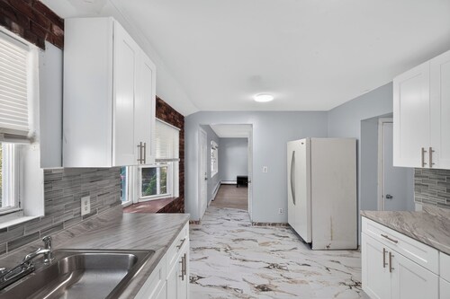 Perfect 3-bedroom house with AC in lovely Bay Shore