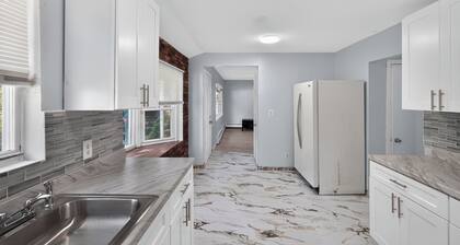 Perfect 3-bedroom house with AC in lovely Bay Shore