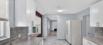 Perfect 3-bedroom house with AC in lovely Bay Shore