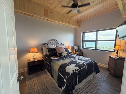 Condo w/AMAZING Grandfather Mountain views and shared access to pool/hot tub/gym