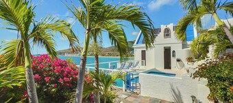 Escape to paradise at Bluewater Luxe Villa!