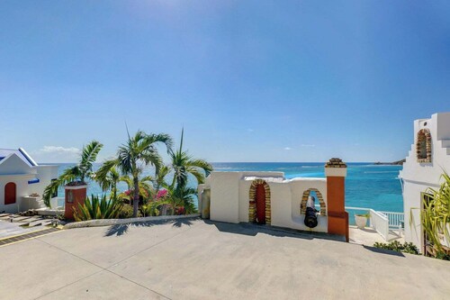 Escape to paradise at Bluewater Luxe Villa!