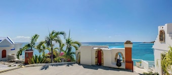 Escape to paradise at Bluewater Luxe Villa!