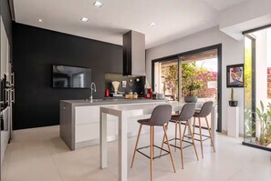 Coffee/tea maker, fridge, microwave, oven