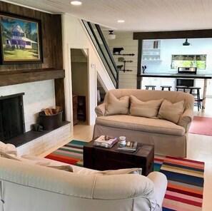 Living area - 5 Pines Farmhouse | Historic Madeline Island Retreat Near Lake Superior (La Pointe)
