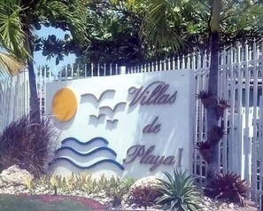 A sign for 'Villas de Playa' with a stylized sun and waves design. - 3BR Villa Bella Vida in Dorado (Dorado)