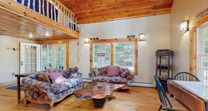 Handcrafted Home in Ossipee, explore the Lakes & Mountains