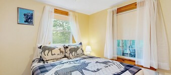 Handcrafted Home in Ossipee, explore the Lakes & Mountains