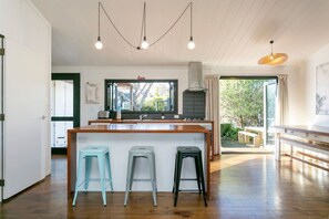 Coffee/tea maker, fridge, microwave, oven - Walnut Cottage - Private Outdoor Spa (Taupō)