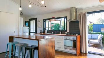 Coffee/tea maker, fridge, microwave, oven