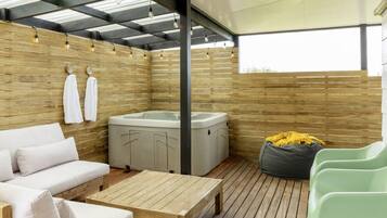 Indoor spa tub