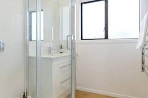 Hair dryer - Arama Retreat - Private Hot Spa 2 mins from town (Taupō)