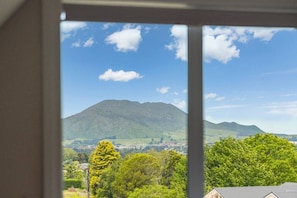 Interior - Private Estate,  Pool, Spa & Lake Views, Taupō (Taupō)