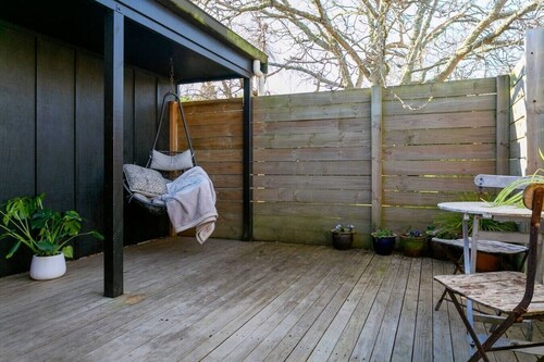 The French Cottage - great wifi - private and safe