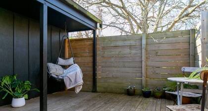 The French Cottage - great wifi - private and safe