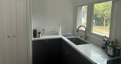 Minimalist 1 BR ADU in a pleasant Woodland neighborhood