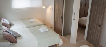 7-minute drive from Hirome Market / Newer single-family home / 60 square meters / Sleeps 6 / Free parking