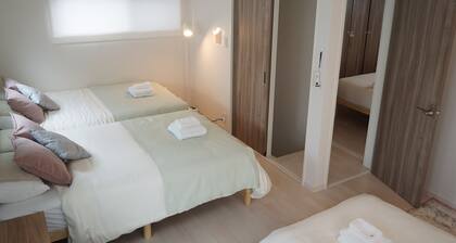 7-minute drive from Hirome Market / Newer single-family home / 60 square meters / Sleeps 6 / Free parking