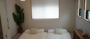 7-minute drive from Hirome Market / Newer single-family home / 60 square meters / Sleeps 6 / Free parking