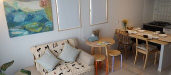 7-minute drive from Hirome Market / Newer single-family home / 60 square meters / Sleeps 6 / Free parking