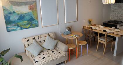 7-minute drive from Hirome Market / Newer single-family home / 60 square meters / Sleeps 6 / Free parking