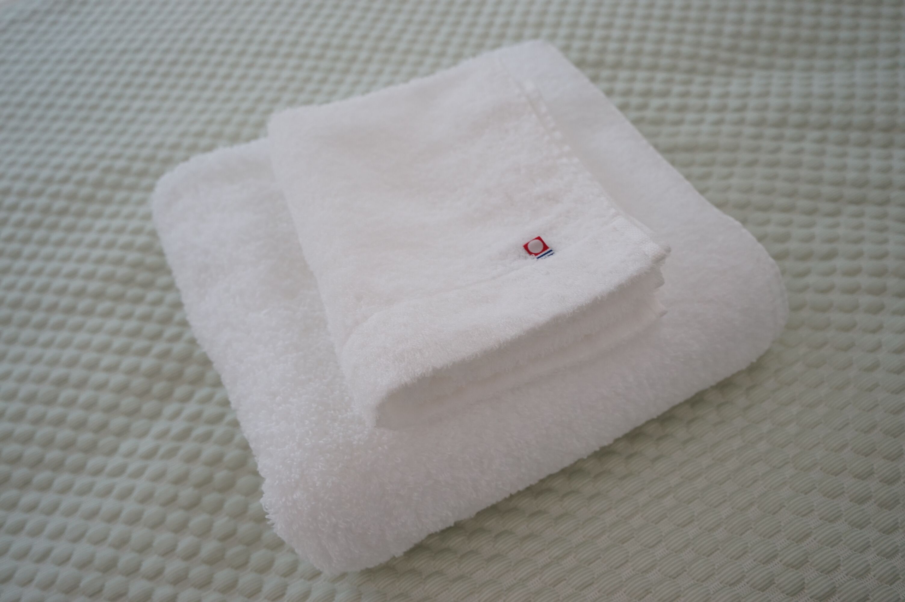 Sèche-cheveux, bidet, serviettes fournies, savon
