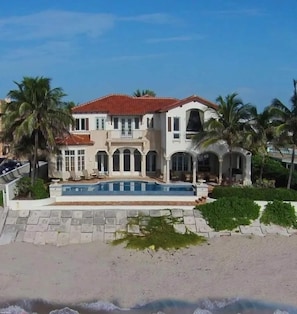 Exterior - Beach Front Palm Beach Gorgeous Home Heated Pool Sleeps 10 (South Palm Beach)