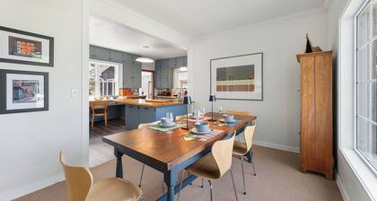 Historic Door County Farmhouse | Fireplace & Quiet