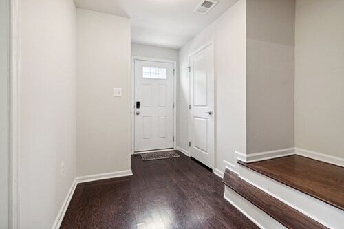 Your Oasis Away From Home, 4-bedroom townhome in Greenbelt