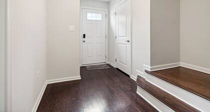 Your Oasis Away From Home, 4-bedroom townhome in Greenbelt