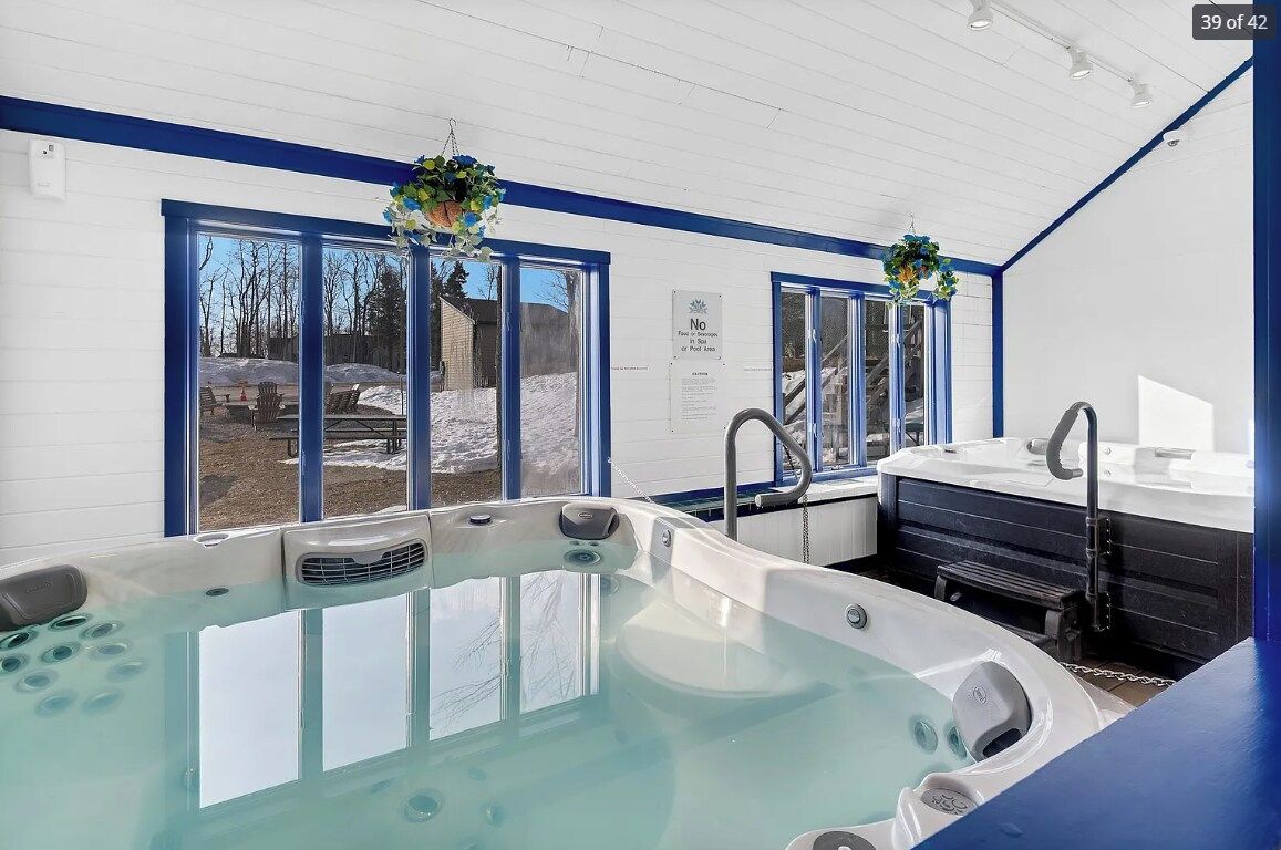 Indoor spa tub