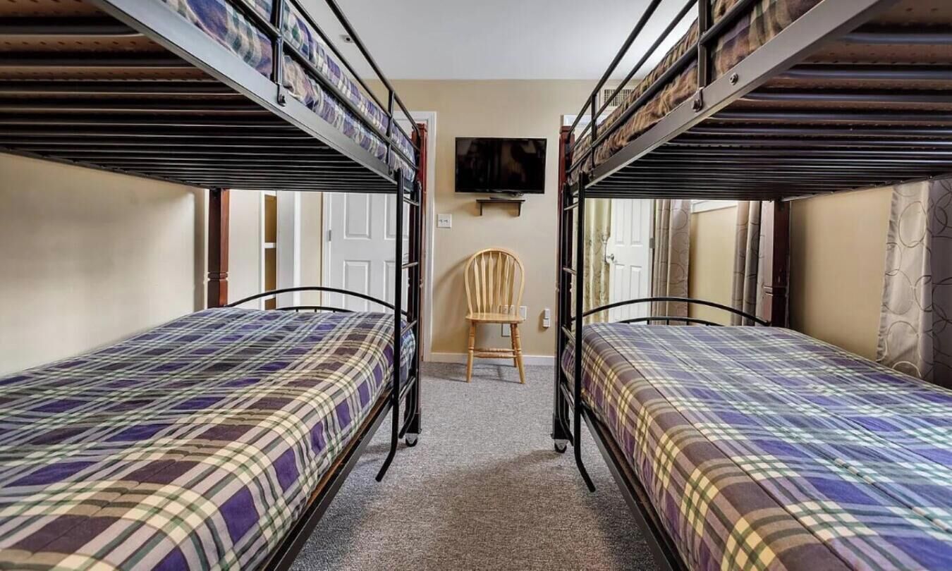 Desk, travel crib, WiFi, bed sheets