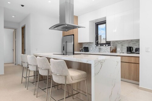 Brand New Top Floor 2BR2BA Condo near Eagle Beach