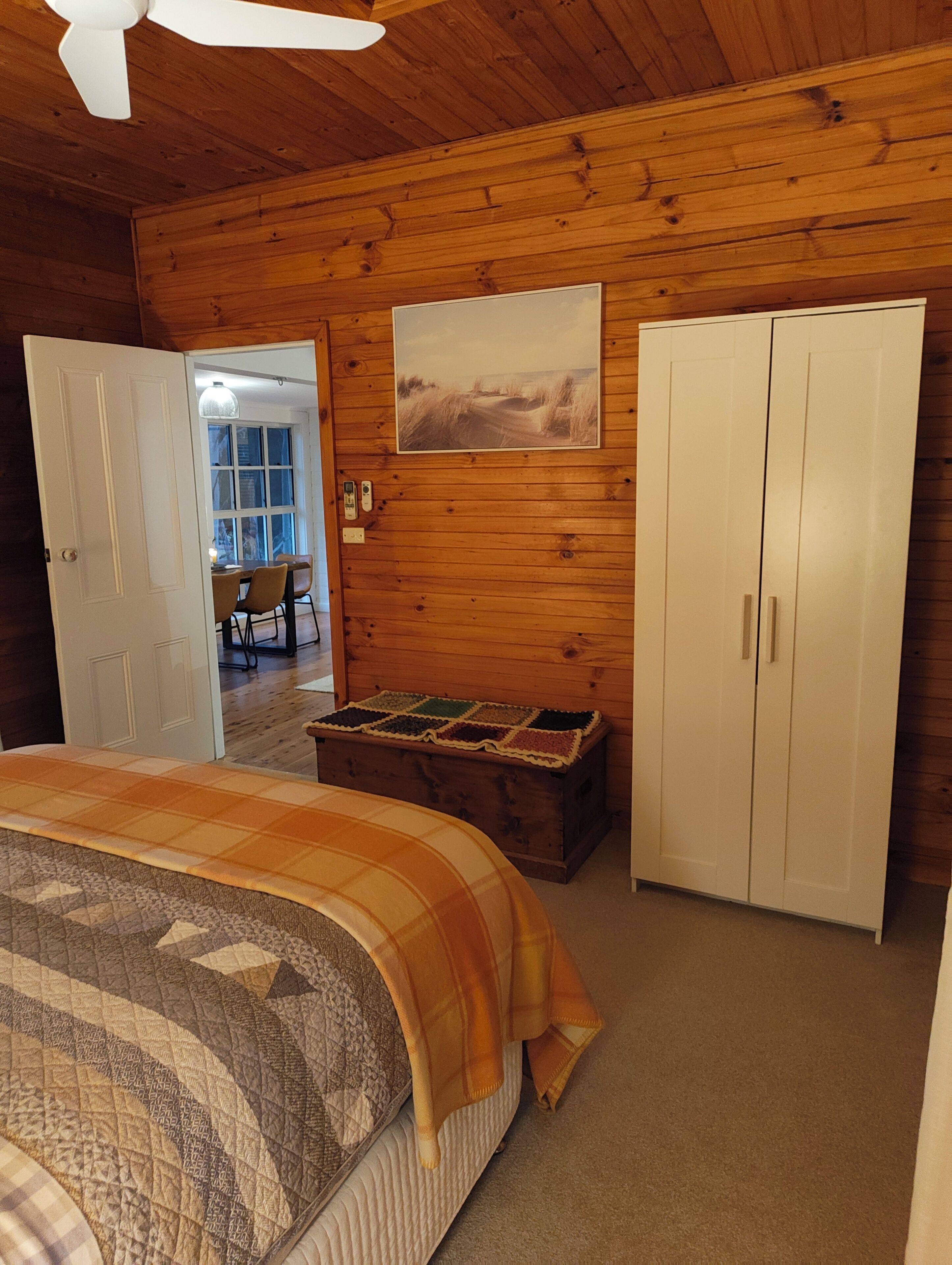 2 bedrooms, desk, iron/ironing board, WiFi (free)