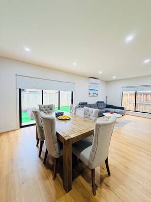 Dining - Azure Haven | Luxury 4BR Home | 4 Ensuite Bathrooms (Mambourin)