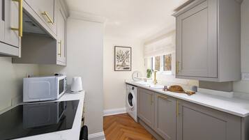 Fridge, microwave, oven, stovetop