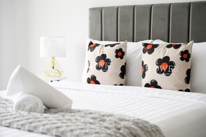 Desk, iron/ironing board, WiFi, bed sheets