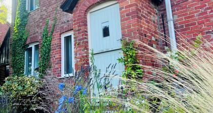 Beautiful Rural Dorset Cottage Escape - Sleeps 8