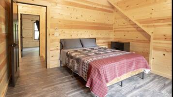 4 bedrooms, desk, iron/ironing board, free WiFi