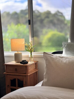 3 bedrooms, iron/ironing board, WiFi, bed sheets - Oak Tree Cottage Denmark: Games Room + Pets, Mins to Town, Sleeps 6 (Denmark)