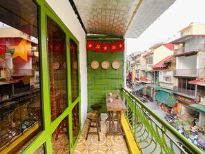 Outdoor dining - Night Market View Apartment, Inside Walking Street, Large Balcony, Max 5 (Hà Nội)