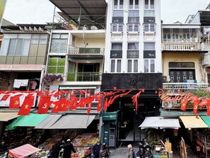 Exterior - Night Market View Apartment, Inside Walking Street, Large Balcony, Max 5 (Hà Nội)