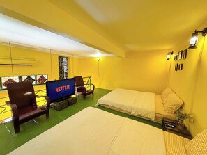 Room - Night Market View Apartment, Inside Walking Street, Large Balcony, Max 5 (Hà Nội)