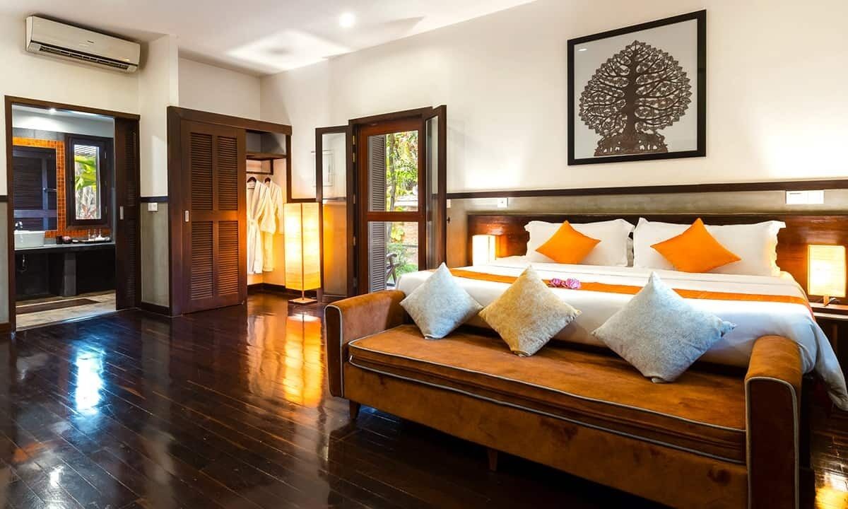 5 bedrooms, iron/ironing board, internet, bed sheets