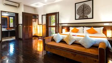 5 bedrooms, iron/ironing board, internet, bed sheets