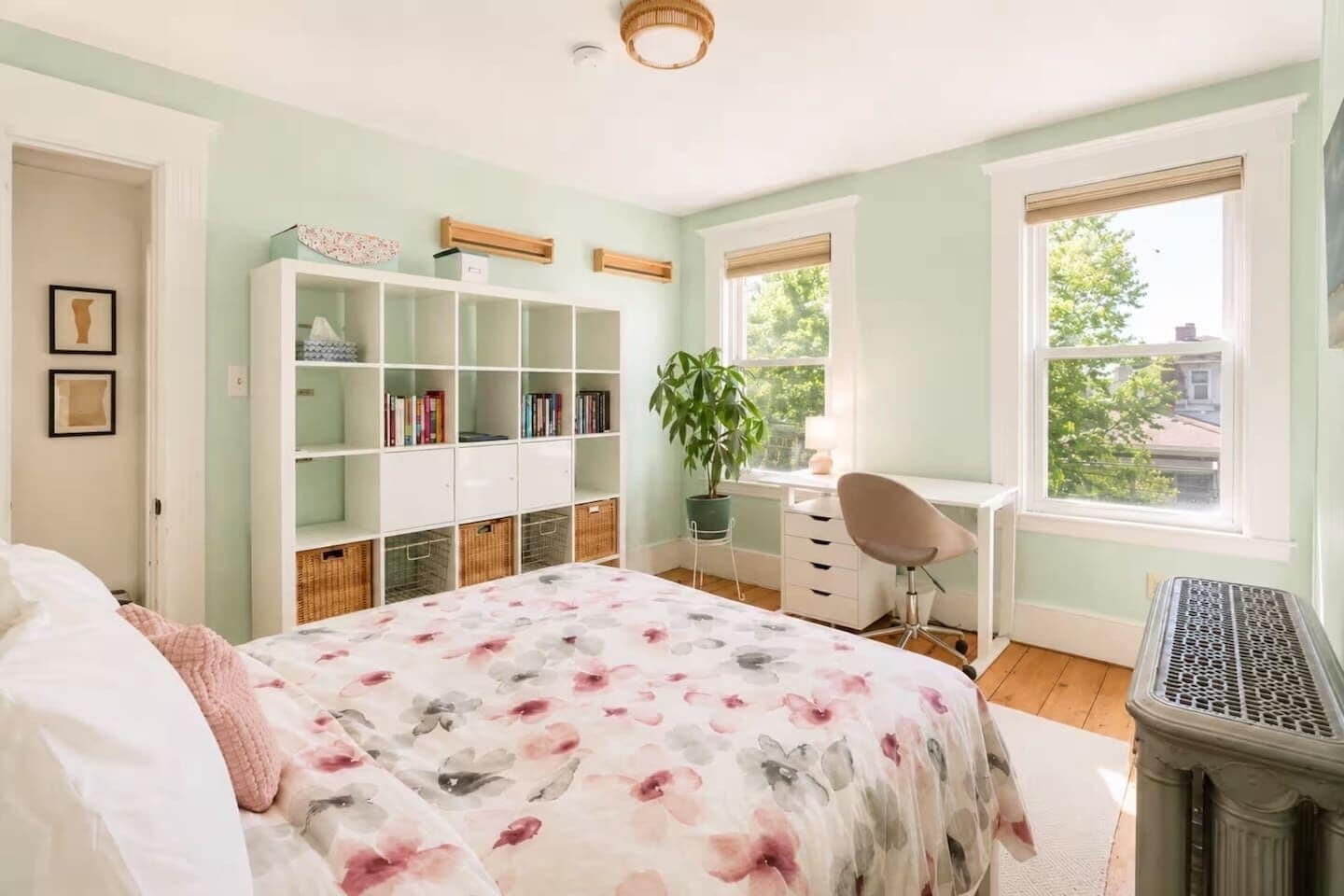 4 chambres, coffres-forts dans les chambres, bureau