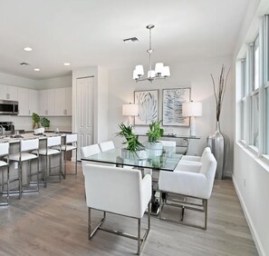 Dining - Modern Luxury 4BR Oasis - Near Beaches, Airport & Downtown (West Palm Beach)