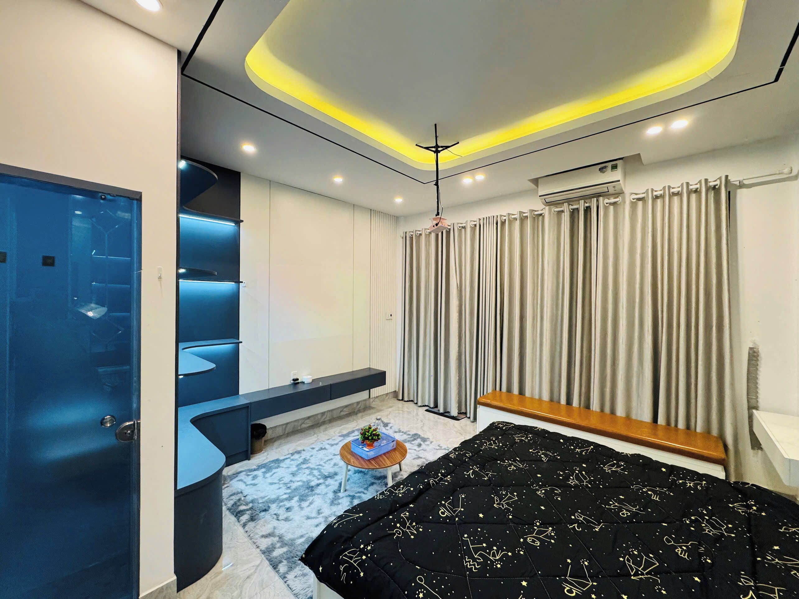 Junior Room, Balcony, City View